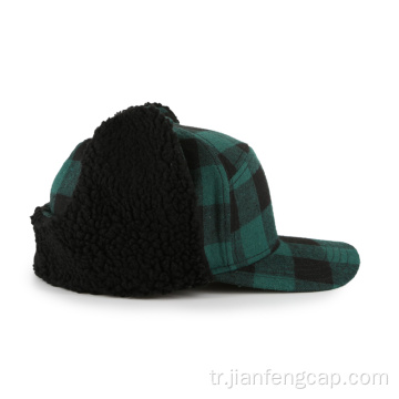 Yeşil kulplu sıcak kışlık şapka